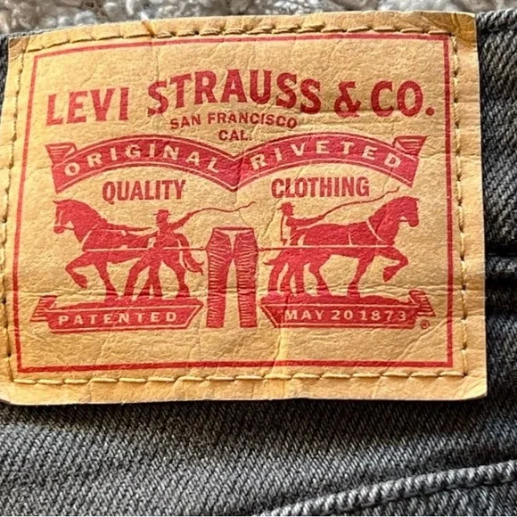 Levi’s Factory Faded Black Gray High Waisted Mom Jeans Women’s Size 29 - Picture 5 of 11